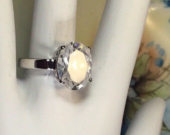 925 Sterling Silver 1.93 Ct Round Cut Royal Blue Zirconia /& White CZ Ring