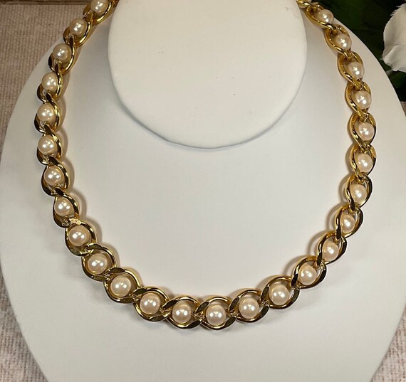 CHANEL Vintage Green Gripoix Pearl Necklace With CC Logo C.1980s W/Box