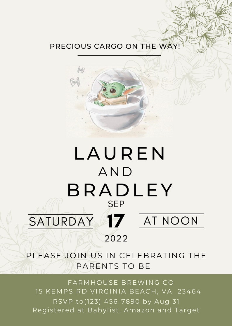 Pu&ograve; includere: Un invito a una festa di benvenuto per il bambino con un'immagine di un alieno verde in un'astronave. L'invito recita "Precious Cargo on the Way!" e include i nomi Lauren e Bradley, la data sabato 17 settembre 2022 a mezzogiorno, e la posizione Farmhouse Brewing Co. 15 Kemps Rd Virginia Beach, VA 23464. RSVP al (123) 456-7890 entro il 31 agosto. Registrato su Babylist, Amazon e Target.