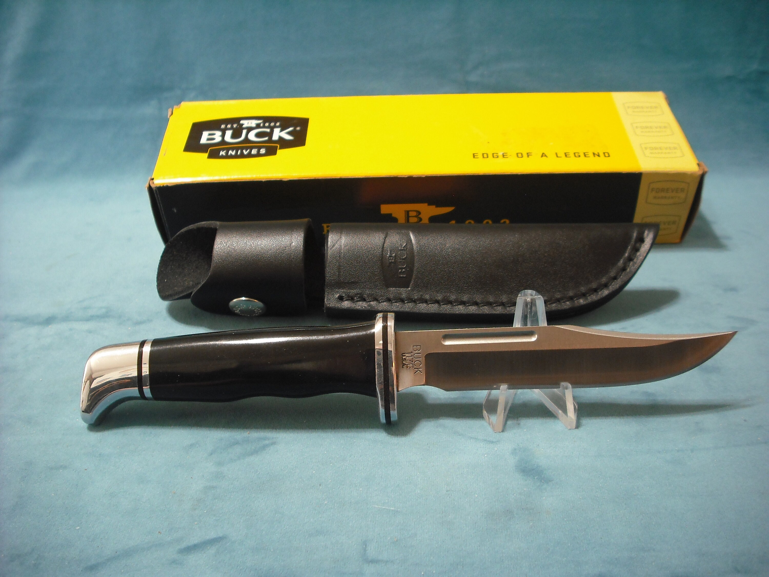 Buck 110 Folding Hunter Collectors Edition EDGE OF A LEGEND Tin