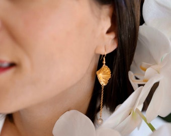 Earrings shells in brass gilded with fine gold with chains and freshwater pearls