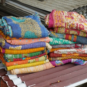 Lote al por mayor de edredones Kantha cosidos a mano vintage indios