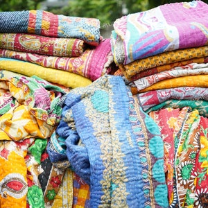 Groothandel Veel Indiase Vintage Kantha Quilt Handgemaakte Gooi Omkeerbare Deken Sprei Katoen Stof Boho quilt afbeelding 8