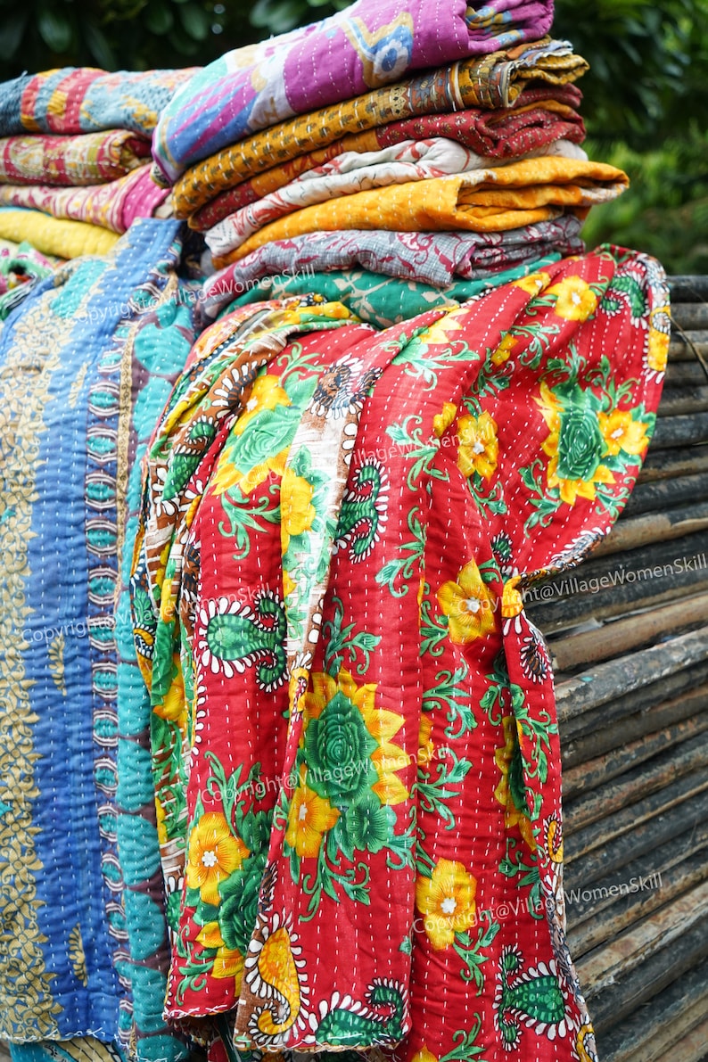 Groothandel Veel Indiase Vintage Kantha Quilt Handgemaakte Gooi Omkeerbare Deken Sprei Katoen Stof Boho quilt afbeelding 7