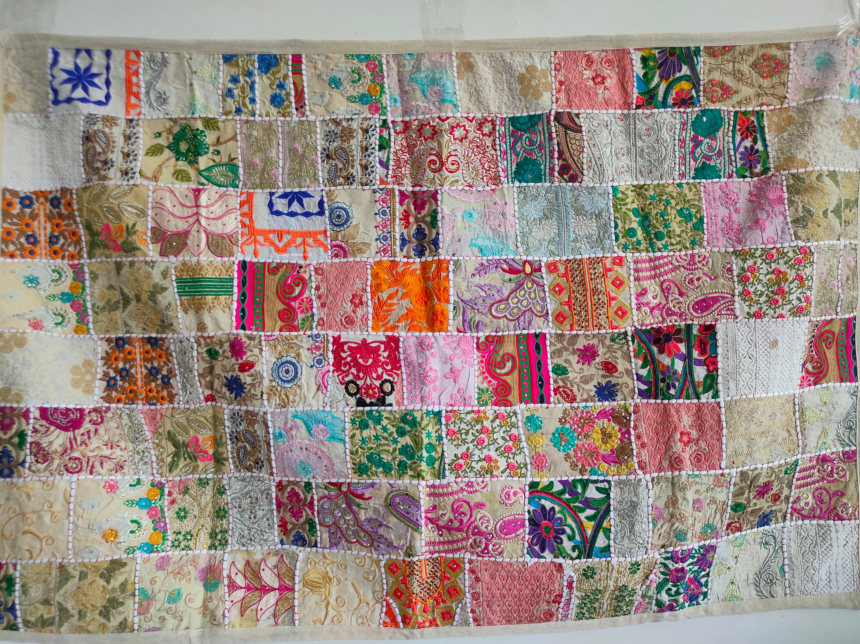 刺繍サリーパッチワークタペストリー - ヴィンテージインド壁掛け