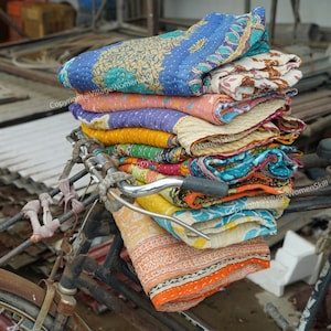 Groothandel Veel Indiase Vintage Kantha Quilt Handgemaakte Gooi Omkeerbare Deken Sprei Katoen Stof Boho quilt afbeelding 9