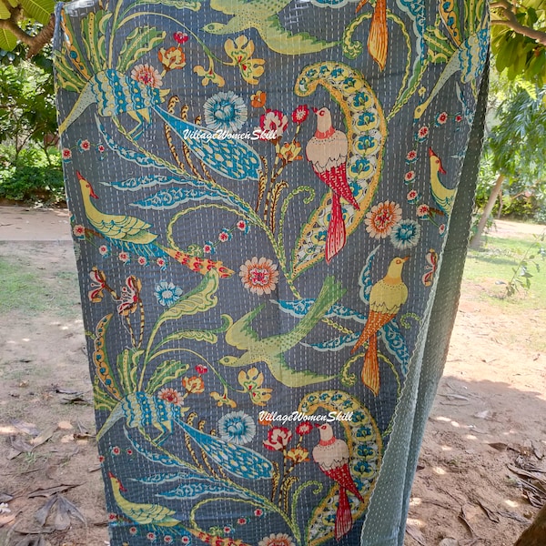 Handgemaakte katoenen kantha-quilt: boho sprei met pauwenprint