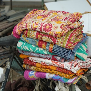 Groothandel Veel Indiase Vintage Kantha Quilt Handgemaakte Gooi Omkeerbare Deken Sprei Katoen Stof Boho quilt afbeelding 10