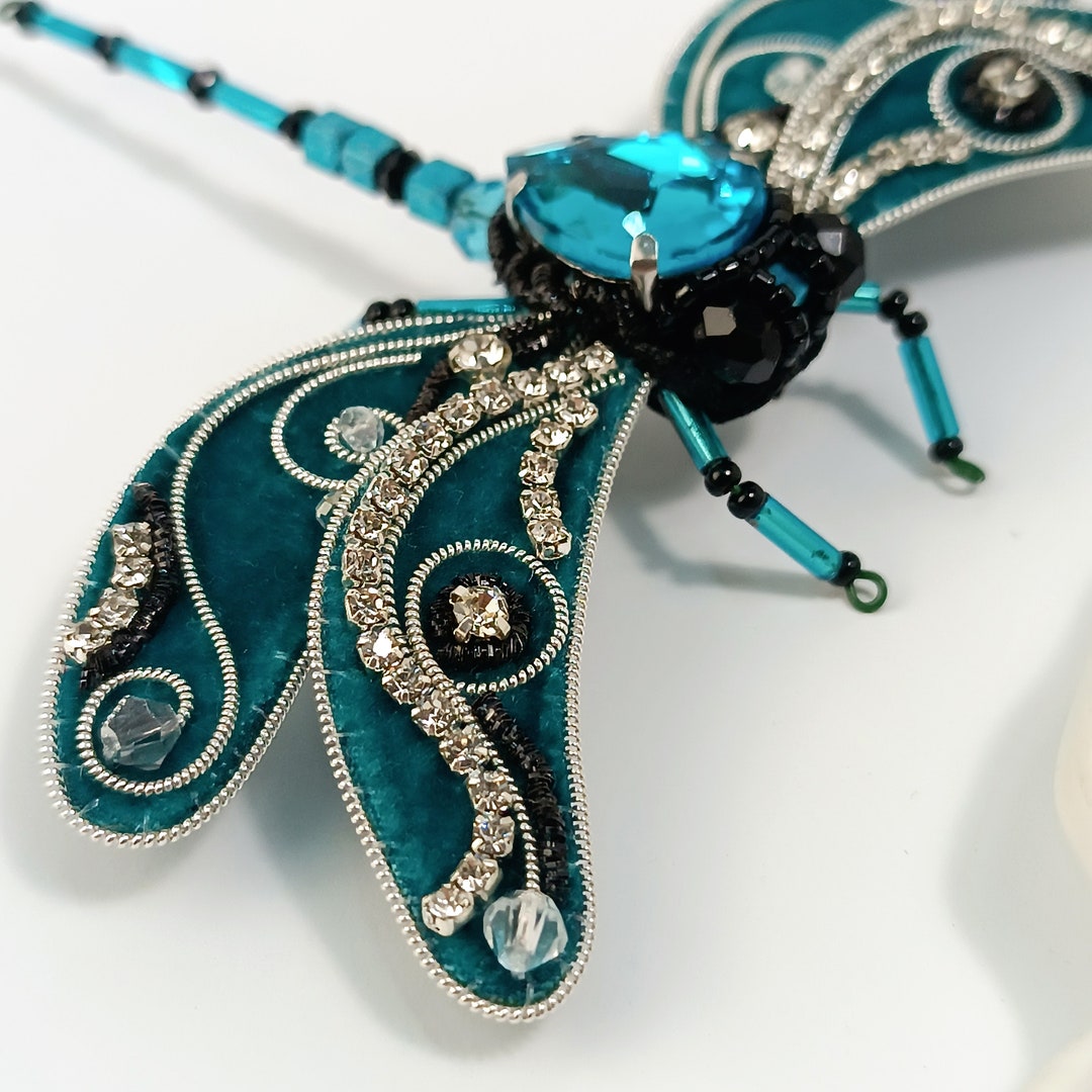 Broche Libellule - Métal Doré Avec Strass Cristal - Gros Modèle - Neuf Sans Emballage