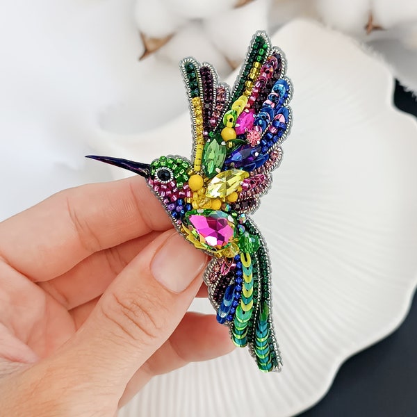 Broche de colibrí colorido de lujo, broche de cuentas bordado pájaro tropical, el regalo perfecto hecho a mano