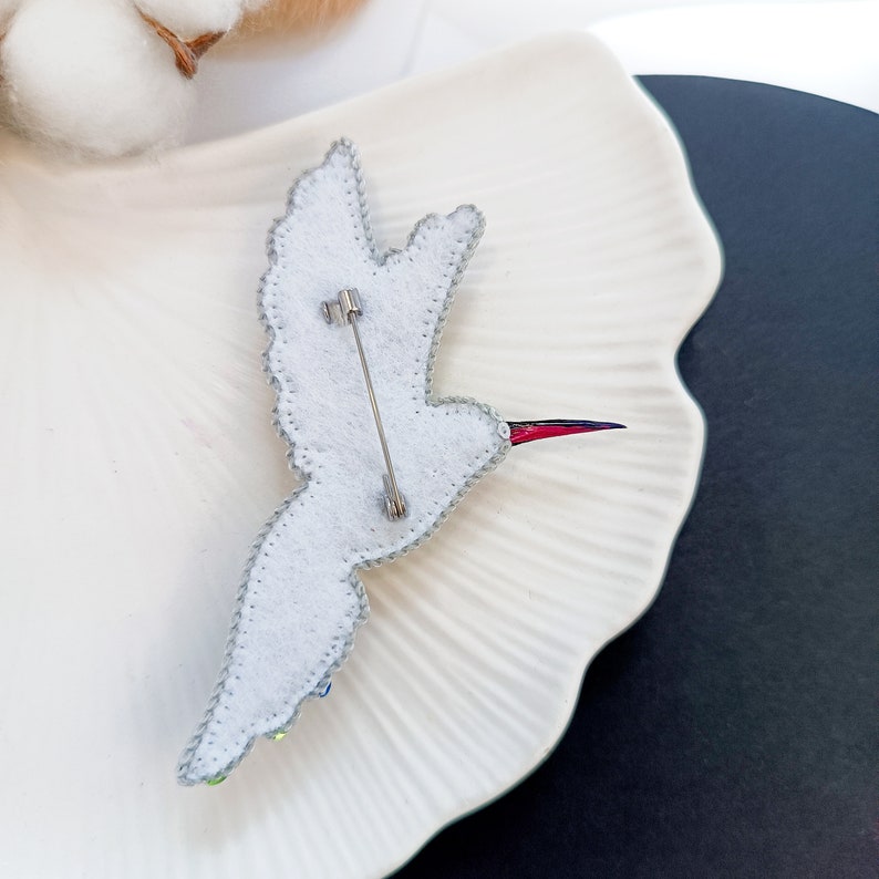 Luxury colorful hummingbird brooch, Embroidered beaded brooch tropical bird, The perfect handmade gift zdjęcie 9