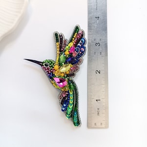 Luxury colorful hummingbird brooch, Embroidered beaded brooch tropical bird, The perfect handmade gift zdjęcie 10
