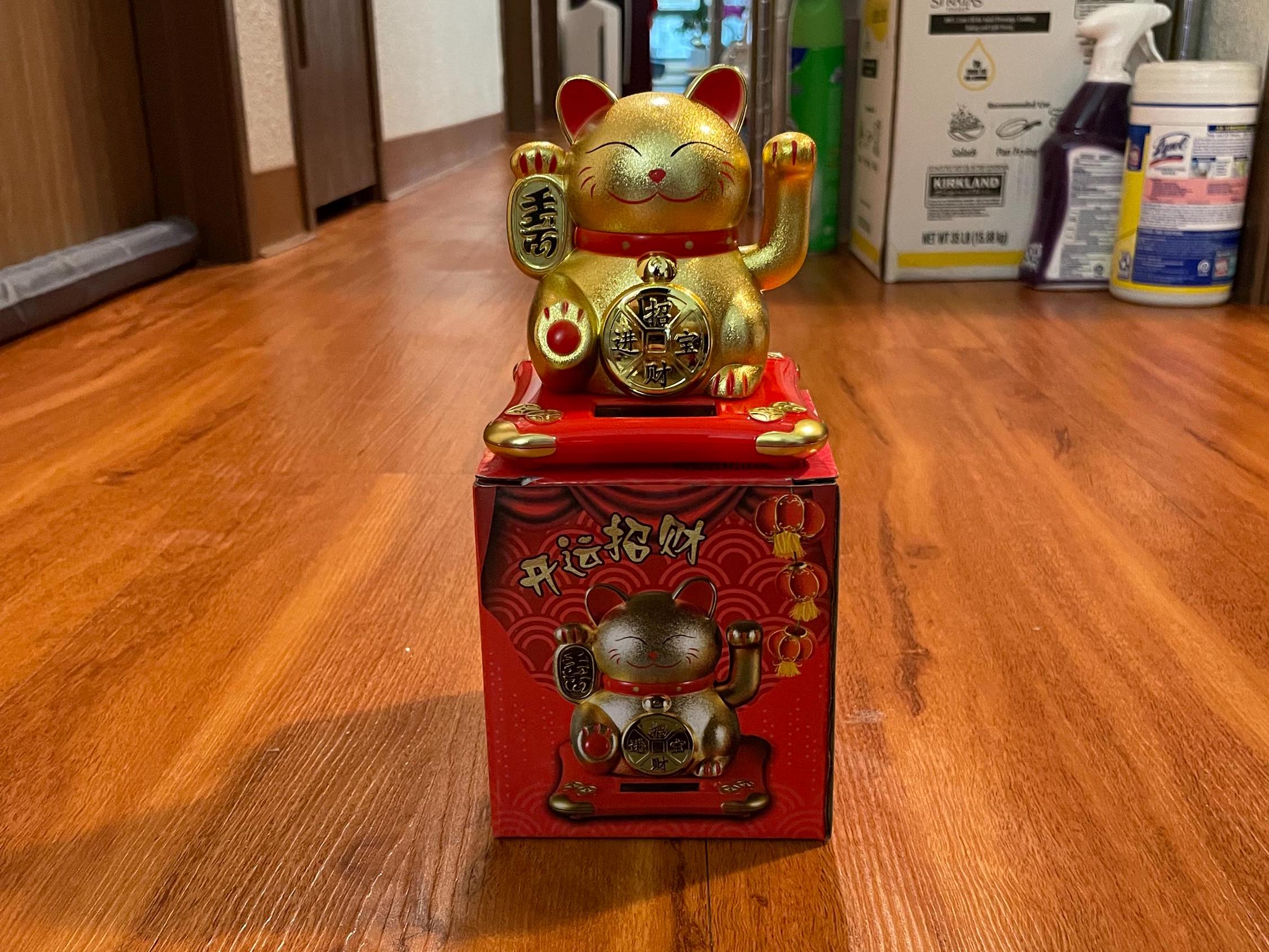 アクセサリー K24 Gold Lucky Cat Gold Maneki Neko Lucky Cat, Solar Powered Lucky Cat, Maneki Neko