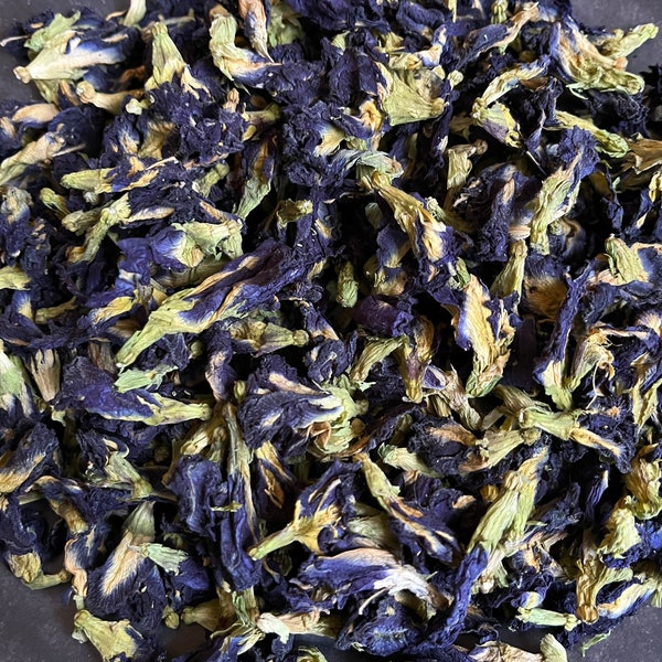Dried Butterfly Pea Flower | Dried Flowers | Dried Herbs | Organic | Kosher Herbs | Craft Supplies | Herbs for Tea | 1/2 Oz | Witchcraft