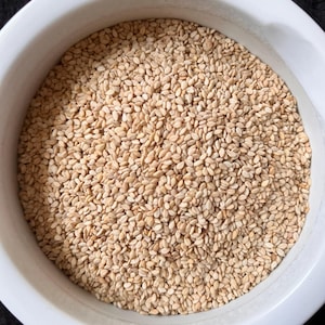 Dried White Sesame Seeds | Dried Flowers | Dried Herbs | Kosher Herbs | Craft Supplies | Herbs for Tea | 1/2 Oz | Witchcraft