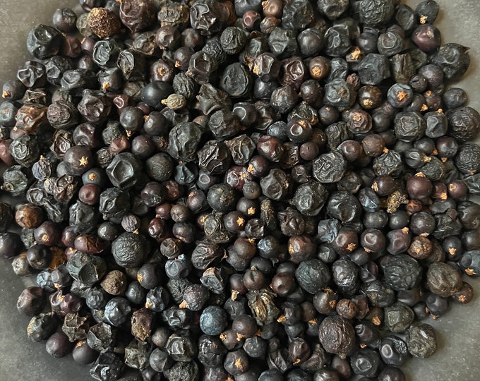 Dried Whole Juniper Berry | Dried Flowers | Dried Herbs | Kosher Herbs | Craft Supplies | Herbs for Tea | 1/2 Oz | Witchcraft