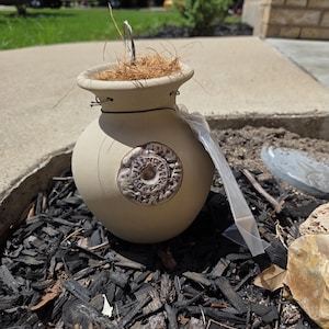 Down Under Pot Size D 7"H (is) ivory stone