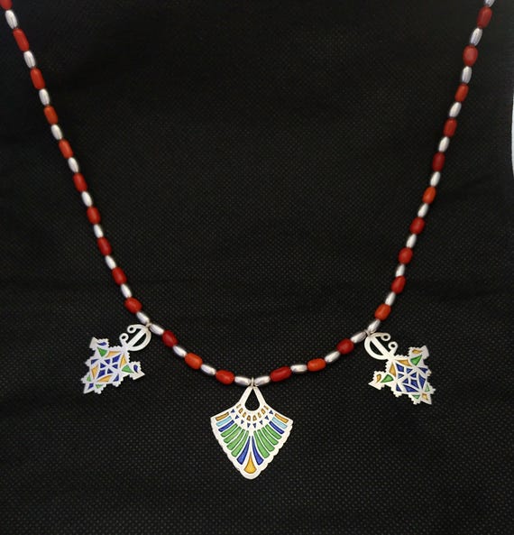 Collier Pendentif Vintage Argent, Corail Et émail Berbère - Bijou Ethnique Ancien (1900-1949), Origine Afrique