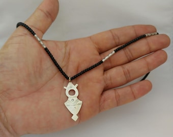 Vintage Tuareg Halskette Metall: Kreuz Anhänger Schwarze Perlen African Tribal Handgemachte ethnische marokkanische