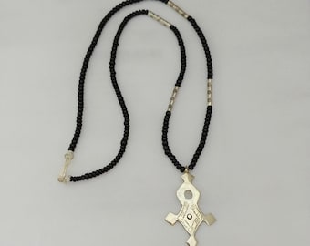 Vintage Tuareg Halskette Metall: Kreuz Anhänger Schwarze Perlen African Tribal Handgemachte ethnische marokkanische