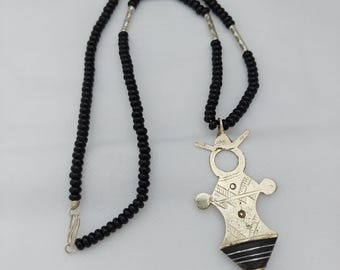 Vintage Tuareg Halskette Metall Ebenholz: Kreuz Anhänger Schwarz Perlen African Tribal Handmade Ethnic