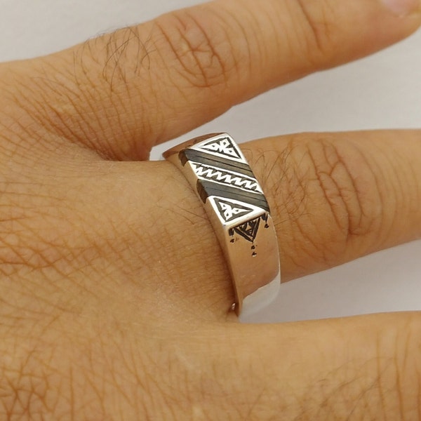 Bague touareg en argent sterling avec ébène, bijoux touareg du Sahara en bois, motard vintage minimalisme, bague gitane gravée à l'ancienne, style afrique marocain