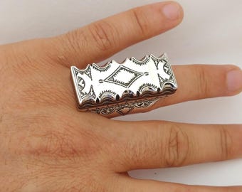 モロッコ製ハンドメイド・ベルベルシルバーリング：トゥアレグ族の