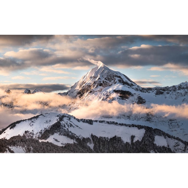 Coucher du soleil sur le Mont Charvin après la tempête, Aravis