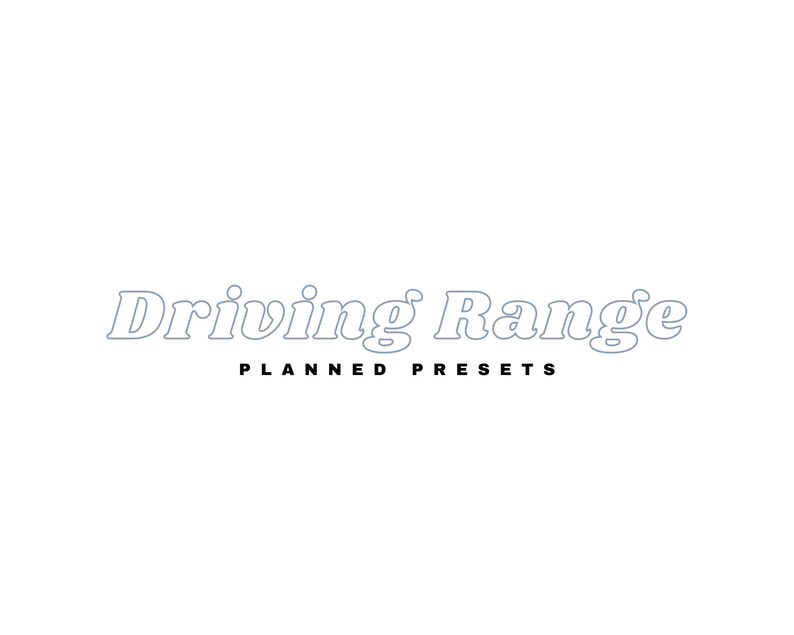 Op de afbeelding: Witte achtergrond met de woorden "Driving Range" in een lichtblauwe, omlijnde letter. Daaronder, in een kleinere, zwarte letter, staan de woorden "PLANNED PRESETS".