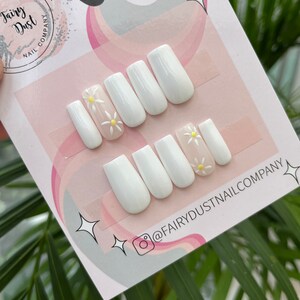 White and Sheer White Daisy Press On Nails | glue on nails | fake nails | false nails | stick on nails