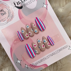 Matte Striped Daisy Press On Nails | fake nails | false nails | glue on nails | stick on nails