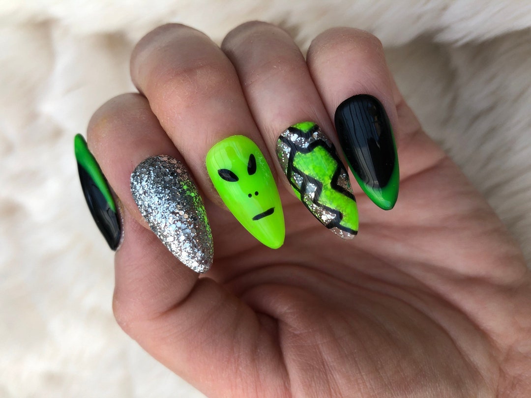 Fashion Jackie Aina Nails Alien Press On Nails Glue On Nails Fake