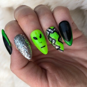 Alien Press On Nails | glue on nails | fake nails | stick on nails | false nails