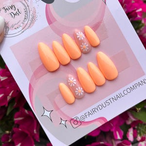 Coral Orange Daisy Press on Nails | fake nails | false nails | glue on nails | stick on nails | summer nails | spring nails