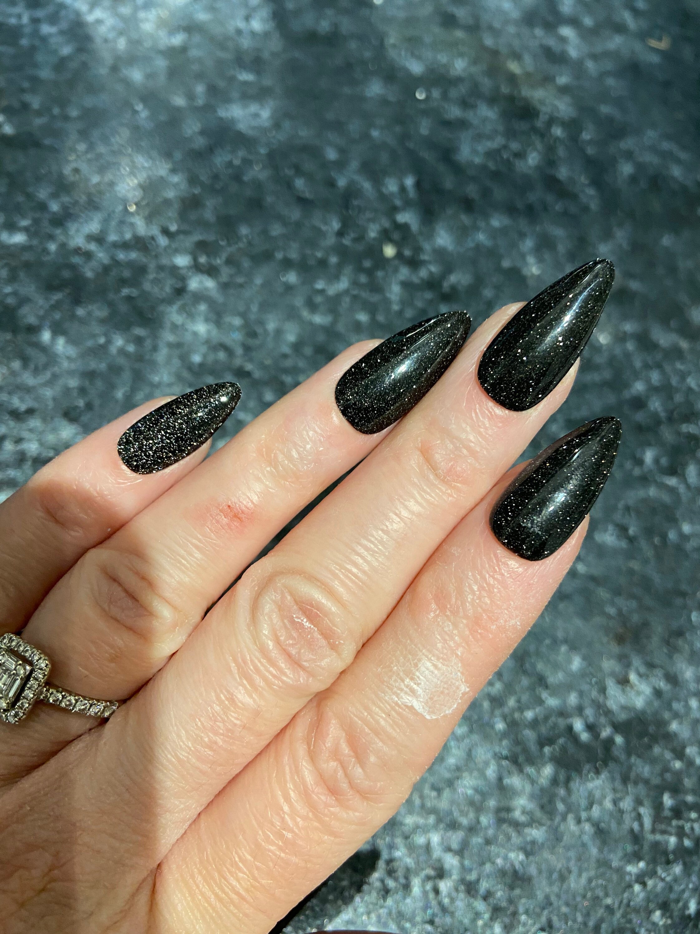 Go Your Way Medium Almond Black Glitter Press On Nails – RainyRoses