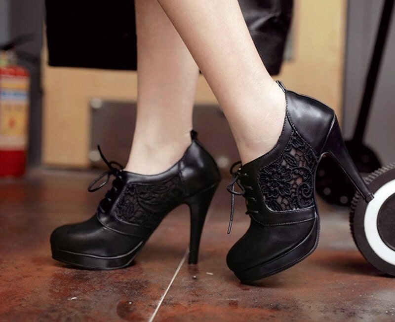 Romantic Ladies Knitted Pumps Mesh Lace up Pointed Toe Shoes -