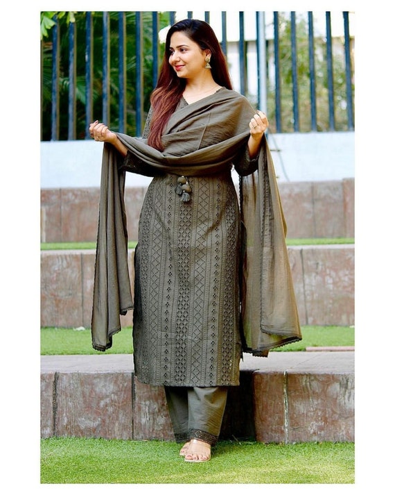White chicken work kurta | Pakistani outfits, Indian outfits, Pakistani  dress design
