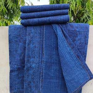 Indigo Hand Block Print Kantha Quilt: Vintage indische Baumwolle Tagesdecke