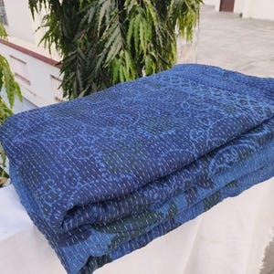 Indigo Blau Kantha Quilt: Vintage Handgemachte Boho Tagesdecke aus Baumwolle