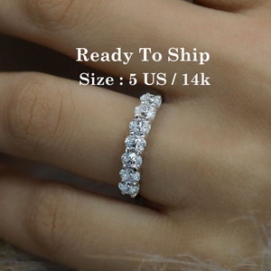 ovale moissaniet trouwring, oneindigheidstrouwring, halve eeuwigheidsring, moderne 3 mm trouwring vrouwen, 14k witgoud, ring sierlijke stapelring