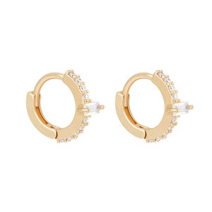 Zierliche 14K Gold Diamant Huggie Hoop Ohrringe Echter Diamant Tiny Helix Piercing Kleine Knorpel Creolen Hochzeit Brautschmuck Jahrestag Geschenk