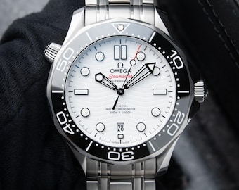 Vintage Omega Seamaster SMP Diver 300 M White Ceramic Black Bezel Steel Bracelet 210.30.42.20.04.001