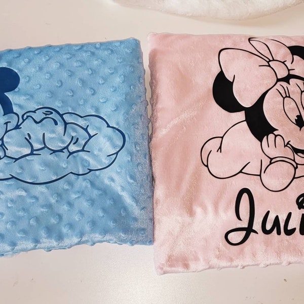 Couverture minky rose personnalisé Minnie ou Mickey bleu