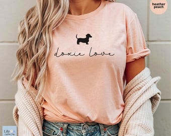Dachshund Shirt, Dachshund Mom TShirt, Dachshund Lover Gift, Funny Dachshund Owner T-Shirt, Wiener Dog Mom Tee, Doxie Mama Shirt