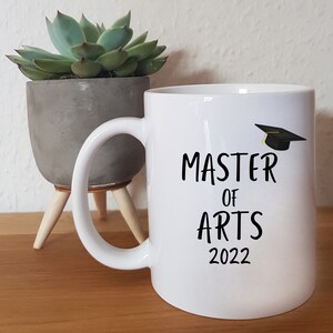Master of Arts 2021 - Personalisierbare Tasse - Geschenk - Tasse mit Spruch - Universität - Abschluss - Bachelor - Graduation