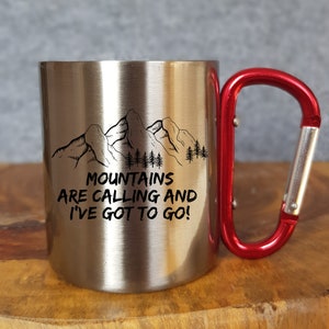 Le montagne chiamano e devo andare - Tazza personalizzata - Regalo - Moschettone - Viaggi - Escursionismo - Arrampicata - Natura - Tazza