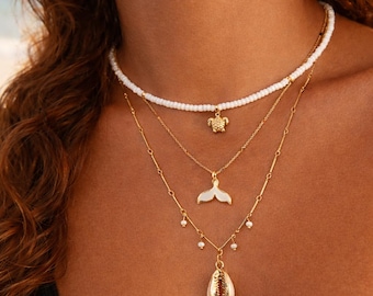 Gargantilla de tortuga con cuentas • Collar de perlas • Charm de cauri auténtico • Conjunto de verano en capas • Joyería boho chic