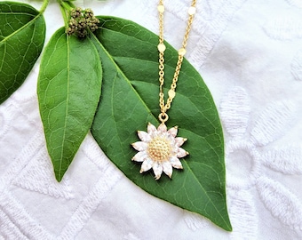 Collar con delicada cadena de girasol • Bañado en oro de 18 quilates • Colgante de flor con diamantes de imitación • Joyería floral