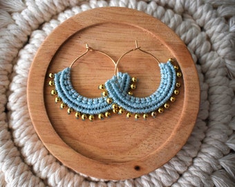 Pendientes de aro de macramé • Pendientes de cuentas • Accesorios llamativos • Joyería bohemia, regalo para ella