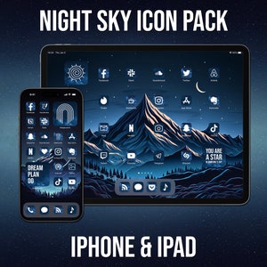 Op de afbeelding: Een mockup van een iPhone- en iPad-scherm waarop een iconenpakket met een nachthemelthema wordt weergegeven. De iconen zijn wit en blauw op een donkerblauwe achtergrond. De tekst "NIGHT SKY ICON PACK" staat bovenaan de afbeelding. De tekst "IPHONE & IPAD" staat onderaan de afbeelding.